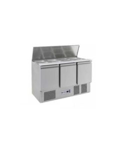 Mesa refrigerada de preparación de 3 puertas.