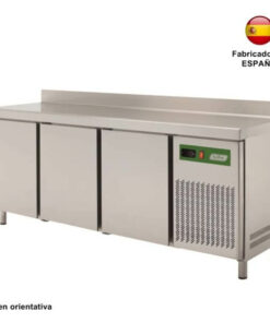 Mesa refrigerada de acero inoxidable con evaporador de tiro forzado con recubrimiento anticorrosión y desescarche automático. 