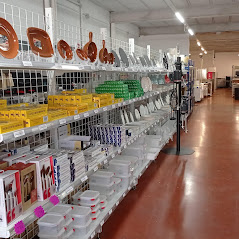 cuberteria y desechables en exposicion IDHOSTELERIA